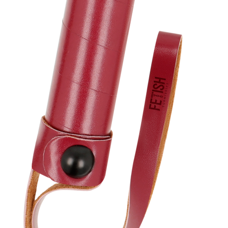 Fetish Submissive Dark Room látigo cuero vegano